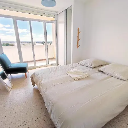 Apartment Grand Ensoleille Avec Parking Nimes